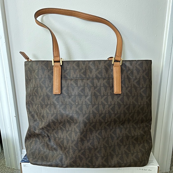 Michael Kors Jet Set Tote - Brown - Picture 2 of 9